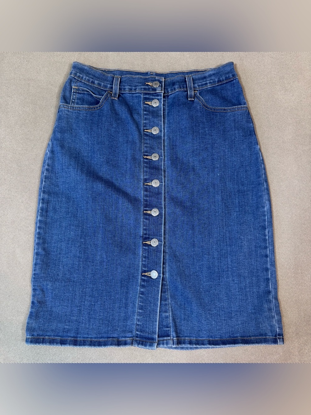 Levi’s Button Front Denim Skirt Medium Wash Stretch Size 27